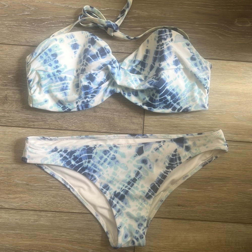 Victorias Secret Bikini Set 32D/Small Bottom